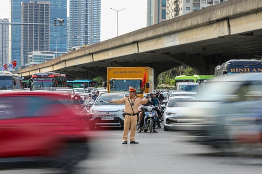 CSGT Hà Nội không để ùn tắc kéo dài