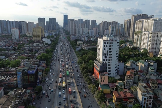 Người dân ùn ùn rời Thủ đô nghỉ lễ 30-4 và 1-5