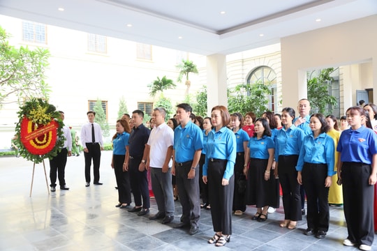 Tăng cường giáo dục truyền thống cách mạng cho công đoàn viên phường Hoàn Kiếm