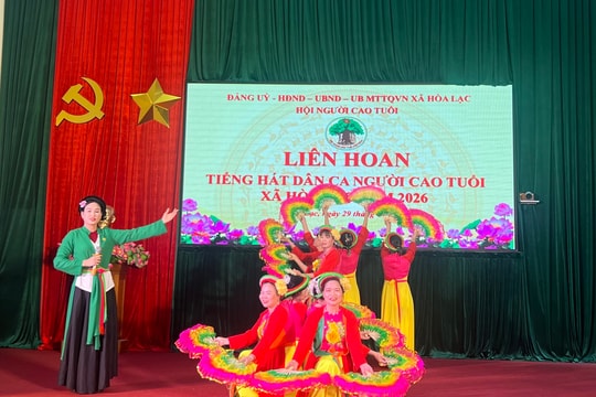 Liên hoan tiếng hát dân ca người cao tuổi xã Hòa Lạc