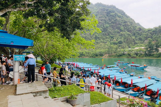 Động Phong Nha - Kẻ Bàng nhộn nhịp đón khách dịp nghỉ lễ 30-4