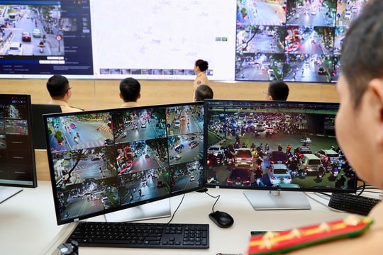 Phía sau những màn hình giữ nhịp giao thông Thủ đô