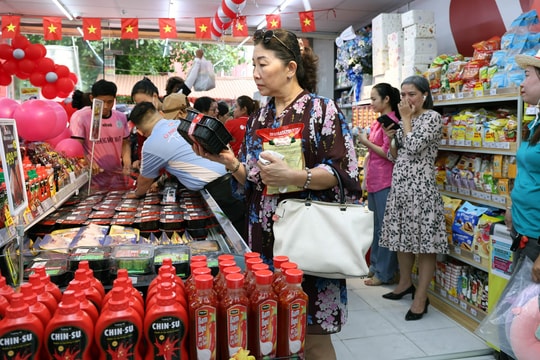 Mua sắm trong kỳ nghỉ 30-4 và 1-5: Hệ thống bán lẻ Hà Nội thắng lớn