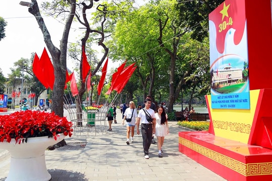 [Podcast] Tin tức ngày 1-5: Hà Nội hút khách, du lịch dịp lễ sôi động