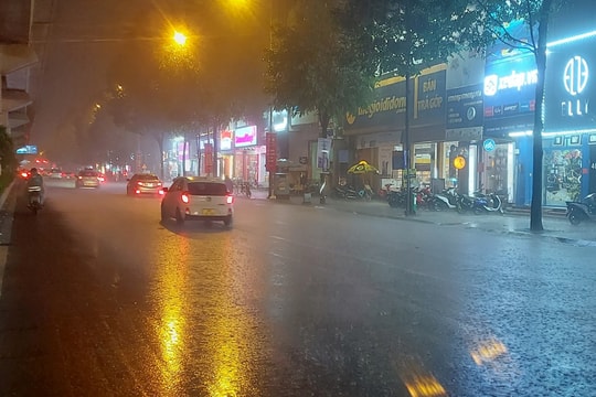 Miền Bắc mưa to đến rất to kèm dông, lốc, sét, mưa đá