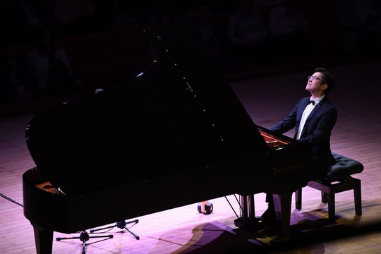 Nghệ sĩ piano Lưu Hồng Quang độc tấu 12 tuyệt phẩm của Liszt tại Hà Nội