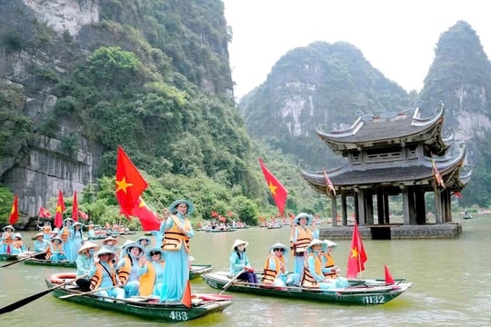 Du lịch Việt Nam bùng nổ mùa lễ: 12 triệu lượt khách, tăng trưởng bứt phá