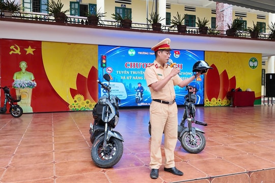 Xã An Khánh tuyên truyền luật giao thông cho 1.500 học sinh phổ thông