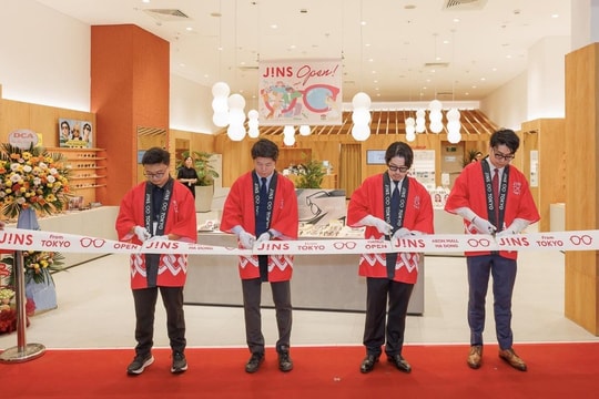Thương hiệu kính JINS chính thức có mặt tại Thủ đô