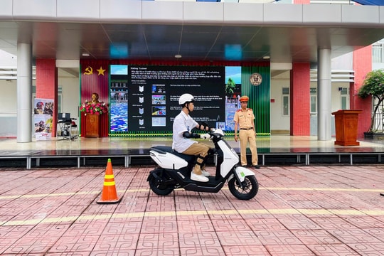 Học sinh xã Liên Minh “học đi đôi với hành” về an toàn giao thông
