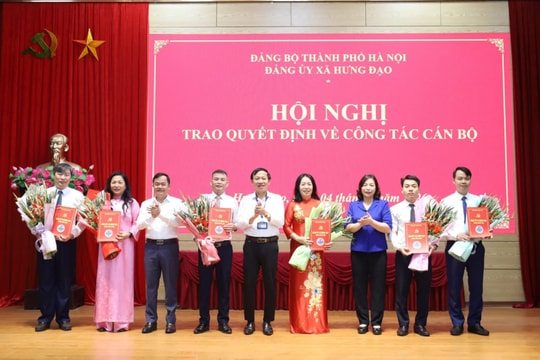 Xã Hưng Đạo công bố quyết định về công tác nhân sự