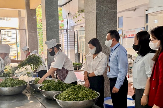 Đoàn kiểm tra liên ngành số 2 kiểm tra công tác đảm bảo an toàn thực phẩm tại phường Hà Đông