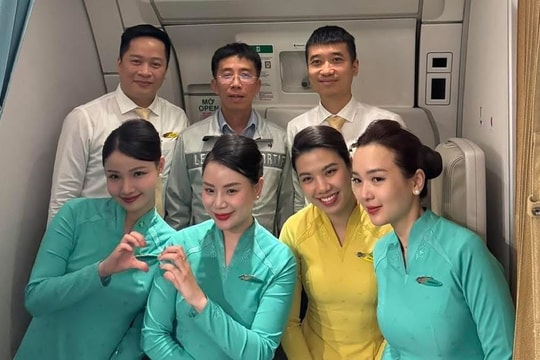 Bác sĩ Bệnh viện Bạch Mai kịp thời hỗ trợ hành khách gặp sự cố y tế trên chuyến bay Hà Nội - Paris