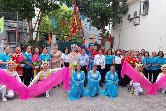 Phường Việt Hưng ra mắt “Tổ phụ nữ tham gia tuyên truyền, giữ gìn văn hóa truyền thống”