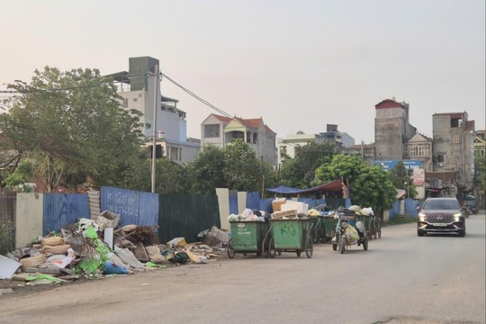 Rác thải bủa vây Khu đô thị mới Nam 32 ở Hoài Đức: Bao giờ hết cảnh nhếch nhác?