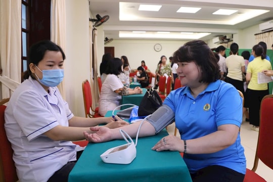 Phường Hoàn Kiếm: 2.000 đoàn viên công đoàn, người lao động được khám sức khỏe miễn phí