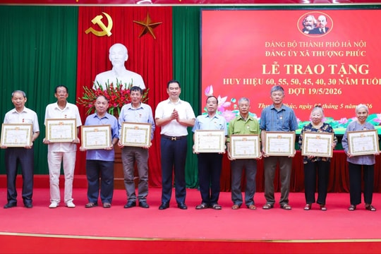 Xã Thượng Phúc tổ chức lễ trao tặng Huy hiệu Đảng đợt 19-5