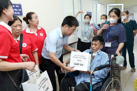Hành trình nhân ái từ những căn bếp nghĩa tình của người dân Phú Thượng