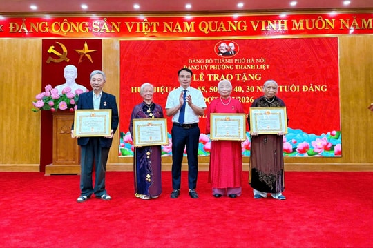 Phường Thanh Liệt: 76 đảng viên vinh dự nhận Huy hiệu Đảng đợt 19-5