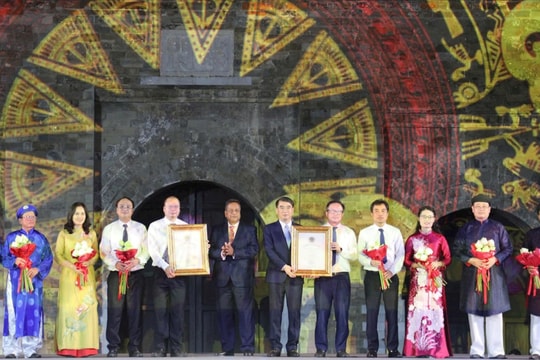 Hà Nội đón nhận danh hiệu “Thành viên Mạng lưới các thành phố thủ công sáng tạo thế giới” của hai làng nghề Sơn Đồng và Chuyên Mỹ
