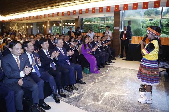 Tổng Bí thư, Chủ tịch nước Tô Lâm gặp gỡ cán bộ các cơ quan đại diện và cộng đồng người Việt Nam tại Sri Lanka