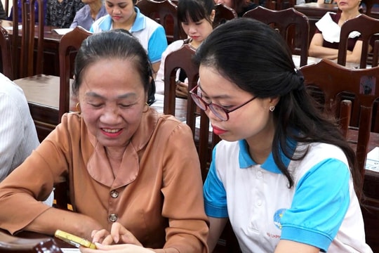 Phụ nữ Dân Hòa tiên phong chuyển đổi số chăm sóc sức khỏe cộng đồng