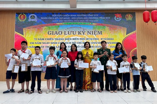 Phường Vĩnh Tuy: Học sinh tìm hiểu lịch sử qua giao lưu với cựu chiến binh