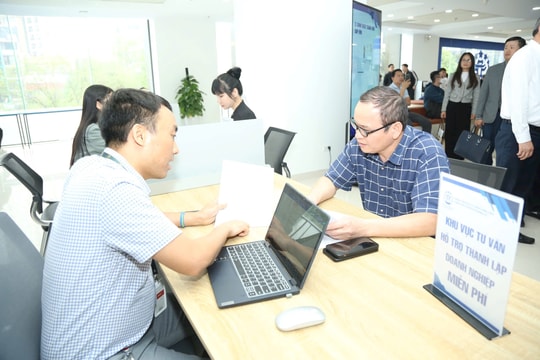Hà Nội đẩy mạnh cắt giảm thủ tục hành chính