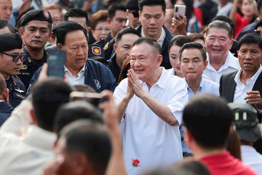 Cựu Thủ tướng Thái Lan Thaksin Shinawatra được trả tự do
