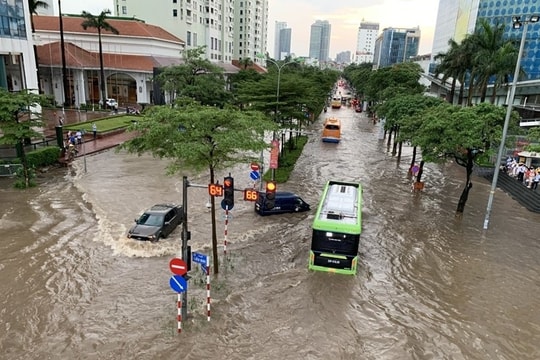 Hà Nội ứng phó với úng ngập mùa mưa bão
