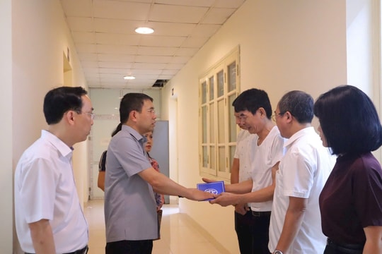 Lãnh đạo phường Từ Liêm thăm hỏi gia đình nạn nhân vụ cháy tại nhà hàng Volume