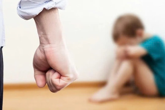 Báo động đỏ vấn nạn bạo hành trẻ em