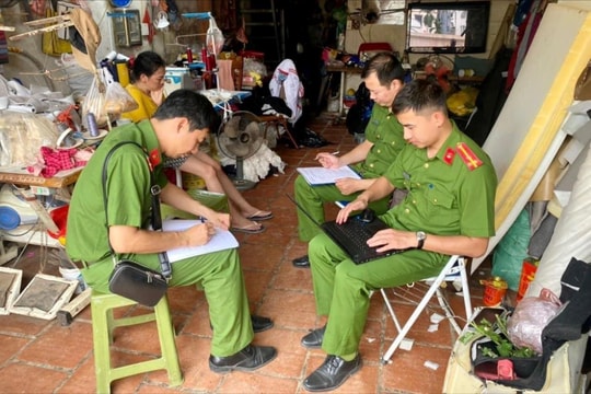 Công an Hà Nội kiểm tra: Hộ kinh doanh cần chủ động thay vì lo lắng