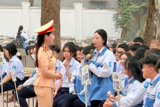 Tuyên truyền pháp luật giao thông cho học sinh THPT