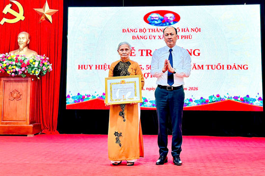 Xã Nam Phù trang trọng trao Huy hiệu Đảng, lan toả niềm tin cách mạng