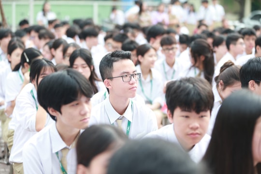 Bãi bỏ nhiều thủ tục hành chính về chuyển trường