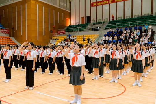 Những bước chân dưới màu khăn quàng đỏ của thiếu nhi Đông Anh