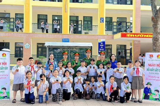 Tiến Thắng lan tỏa lối sống xanh từ Ngày hội "Đổi giấy lấy cây"