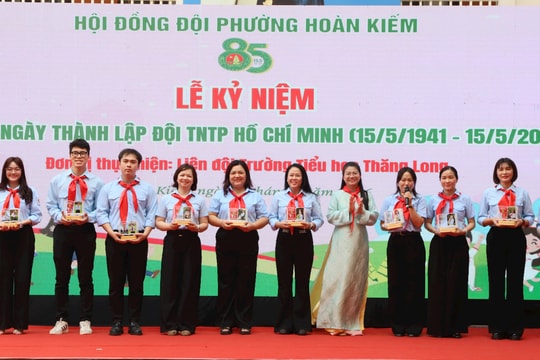 Thiếu nhi Hoàn Kiếm tự hào truyền thống, vững bước vào kỷ nguyên số