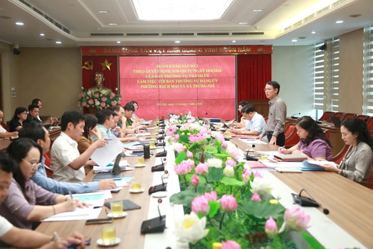 Phó Bí thư Thường trực Thành ủy Nguyễn Trọng Đông làm việc với Ban Thường vụ Đảng ủy phường Bạch Mai, xã Trung Giã