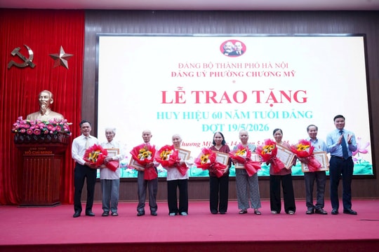 46 đảng viên phường Chương Mỹ vinh dự nhận Huy hiệu Đảng đợt 19-5