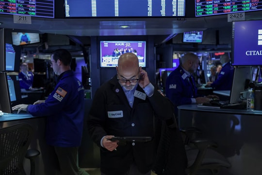 S&P 500 và Nasdaq lập đỉnh mới nhờ đà tăng của nhóm chip AI