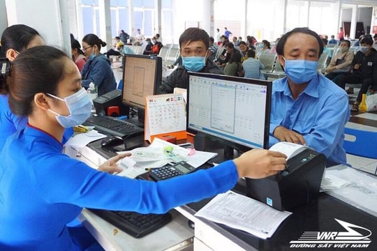 Từ ngày 15-5, có thể đổi vé trực tuyến mà không cần ra ga