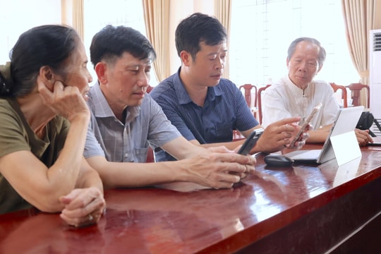 100% đảng viên xã Vân Đình sử dụng ứng dụng “Sổ tay đảng viên điện tử”