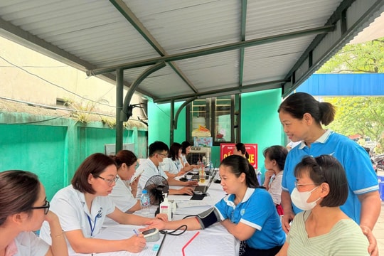 Phường Yên Hòa tổ chức khám, tư vấn chăm sóc sức khỏe sinh sản cho phụ nữ