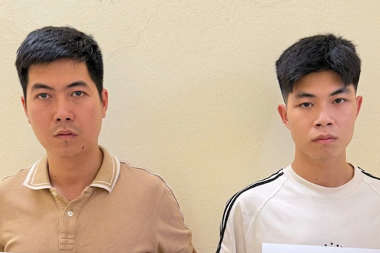Tạm giữ hai anh em hành hung phụ nữ trong quán cắt tóc
