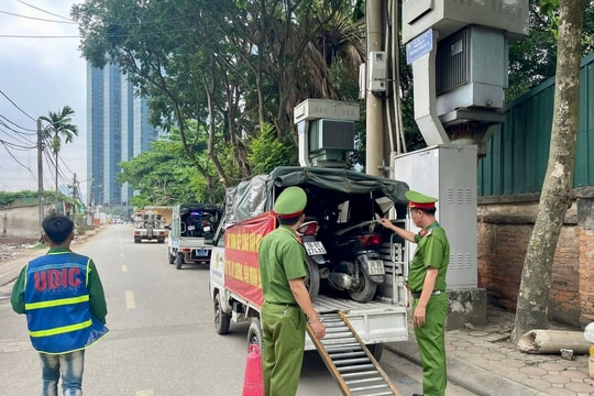 Công an phường Phú Thượng tăng cường xử lý vi phạm trật tự đô thị