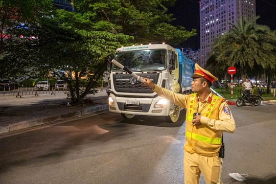 Xử phạt tài xế xe chở rác vi phạm nồng độ cồn