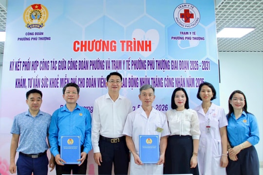 Công đoàn phường Phú Thượng tổ chức khám sức khỏe miễn phí cho người lao động