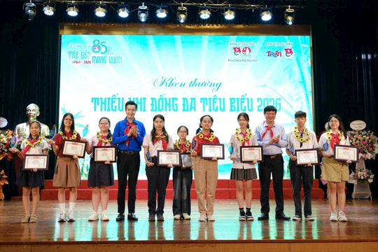 Đống Đa tuyên dương thiếu nhi tiêu biểu, tiếp lửa truyền thống “Tre bền - Măng vươn”
